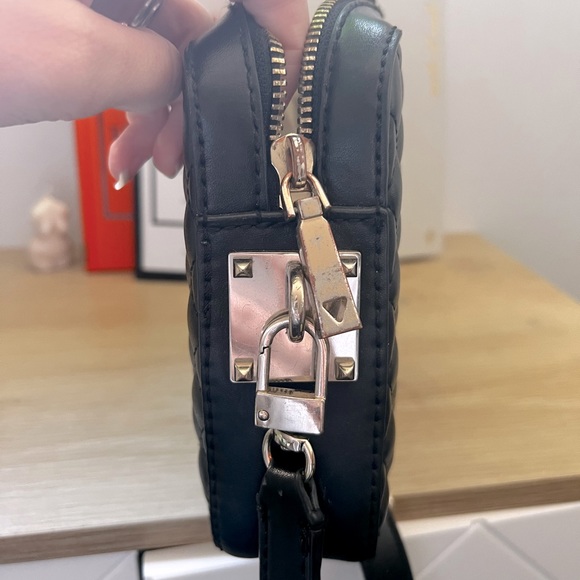 🌻 GUESS Rochelle Crossbody Top Zip - Picture 4 of 6